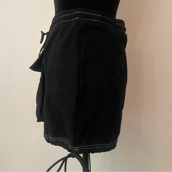 Streetwear cargo mini skirt (runs small) - Picture 3 of 4